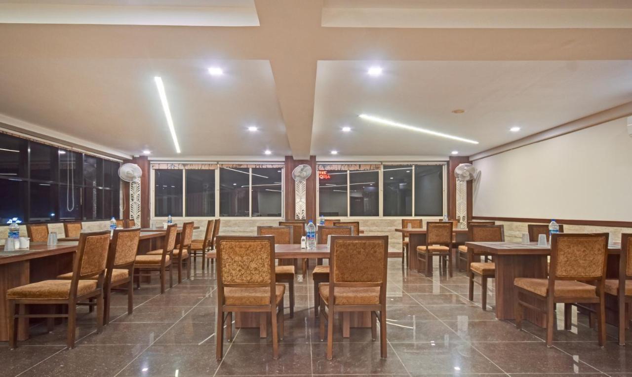 Hotel Luxura, Ahmadábád Kültér fotó