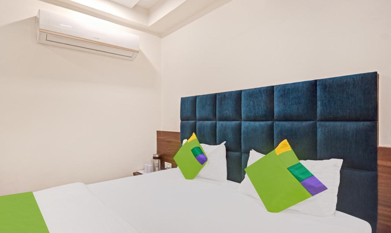 Hotel Luxura, Ahmadábád Kültér fotó