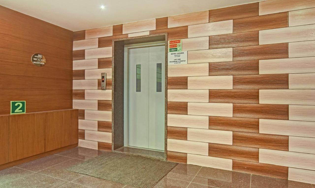Hotel Luxura, Ahmadábád Kültér fotó