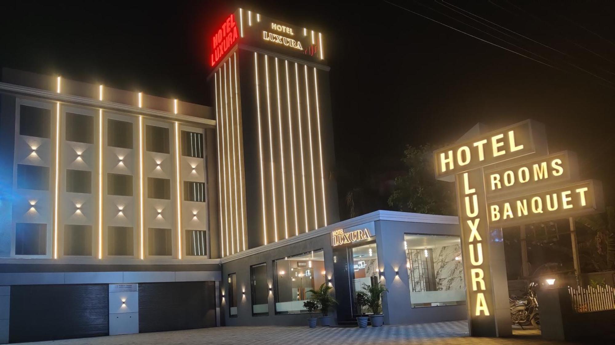 Hotel Luxura, Ahmadábád Kültér fotó