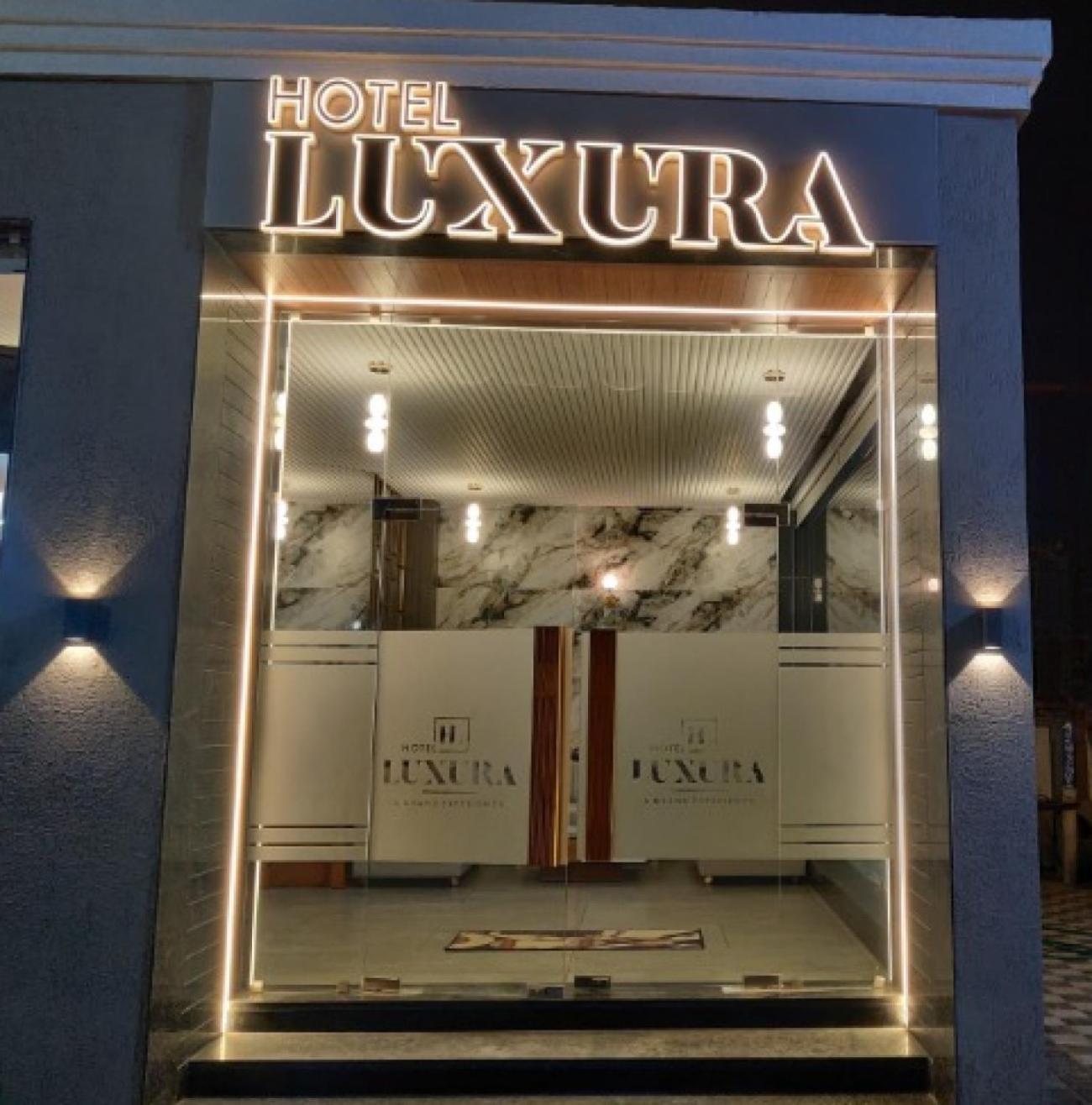 Hotel Luxura, Ahmadábád Kültér fotó
